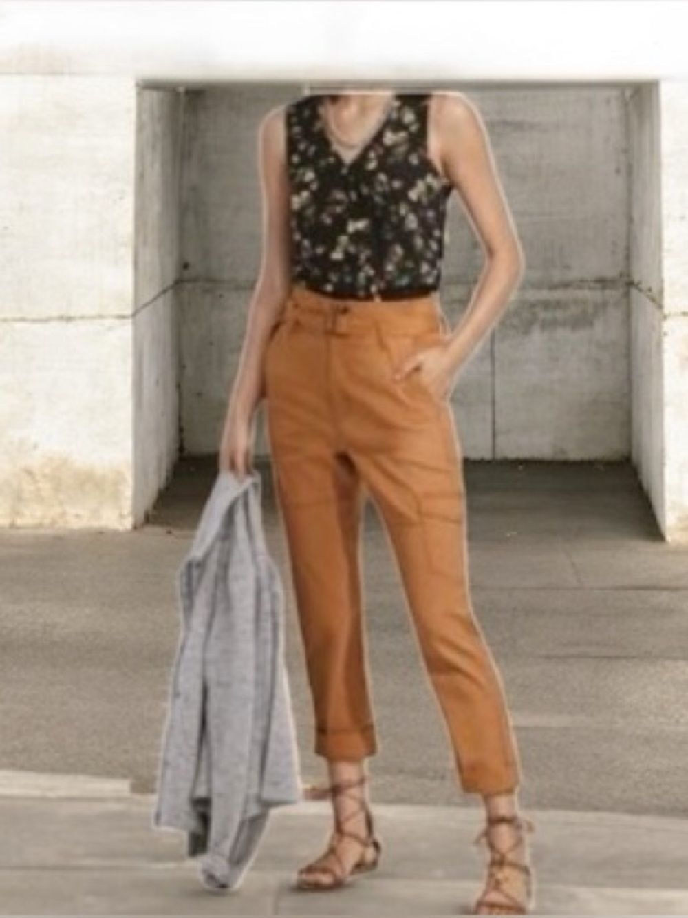 Cabi Women's 4 Brown Paper Bag Cargo Pants - Excellent Condition
